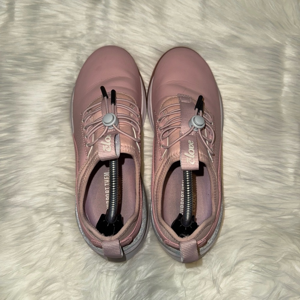 Women’s Clove Shoe- classic pink size 7